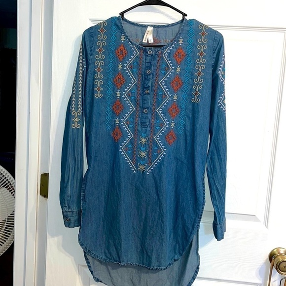 Roper Tops - Roper Chambray Top Embroidered LS Tunic Western Small